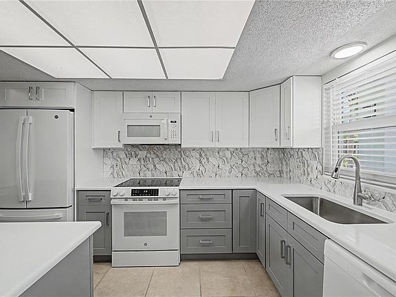 4th image of 9 FORBES PLACE #108