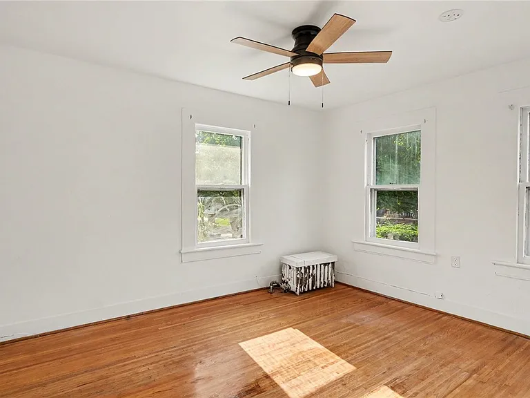 54 Sanford St #B — Photo 14