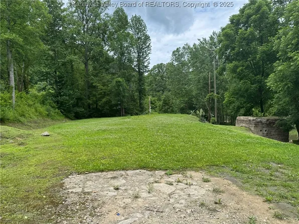 4601 Clay Hwy, Clay, WV 25043