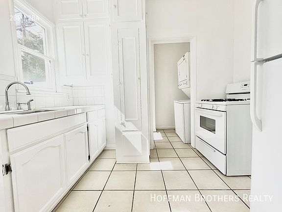 2nd image of 1403 N Laurel Ave APT E
