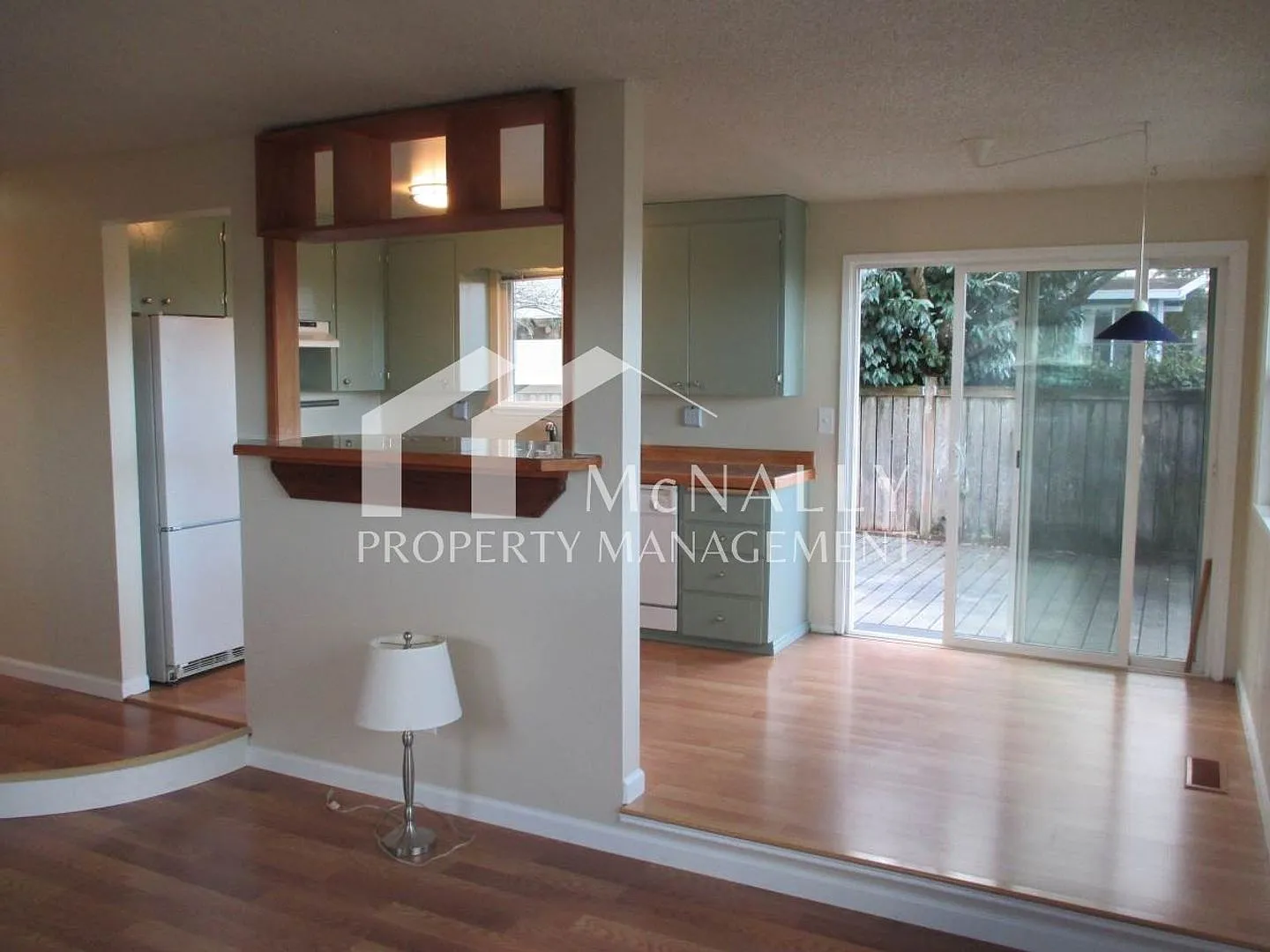 Delightful 3 Bedroom, 1 Bathroom Home in Tacoma — Photo 3