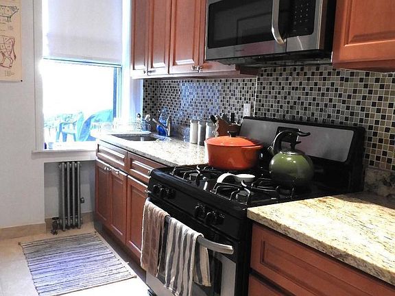 4th image of 171 Greenpoint Ave APT B