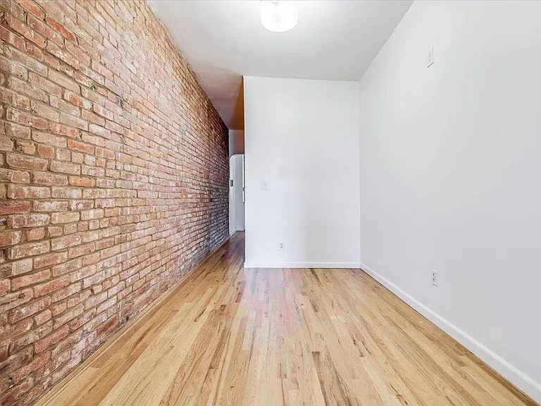 132 Adams St #2 — Photo 5