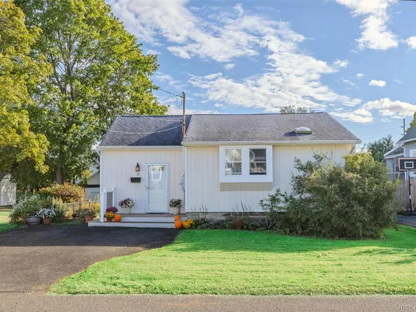 26 Sawyer Avenue, West Babylon, NY 11704