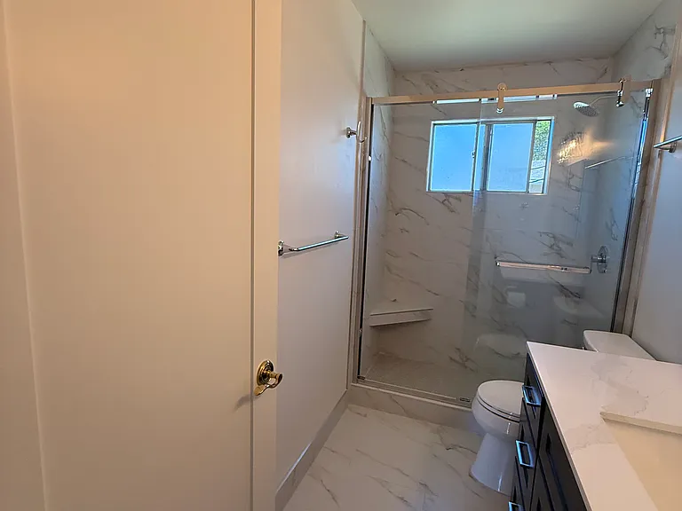 190 Sierra Dr #C — Photo 15