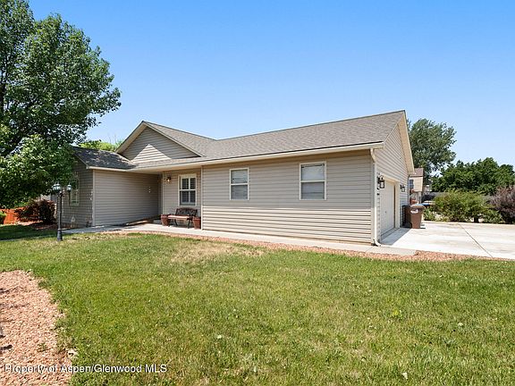 3rd image of 1425 Graham Ct