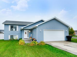 3995 Mulberry Dr, Grand Forks, ND 58201