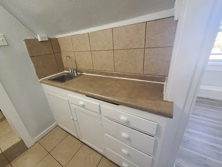 290 E Truman Ave #Ave;-unit 8 — Photo 3
