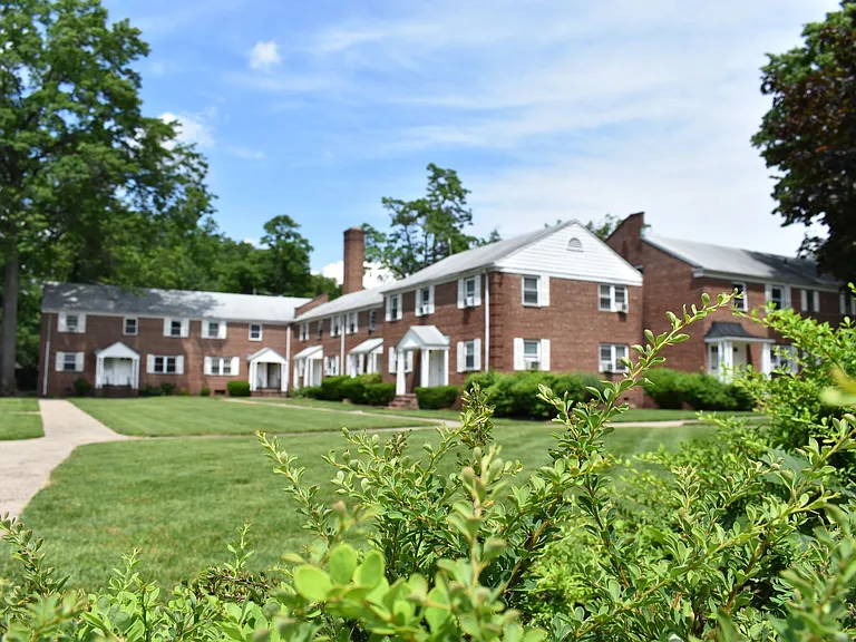 Michael Manor Apartment Homes — Photo 10