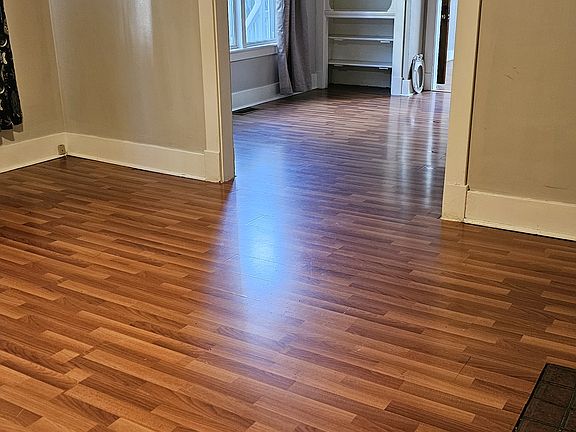 3rd image of 1009 Pittsburgh St #109