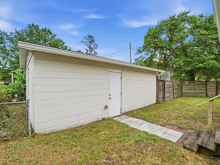 509 Murray Dr — Photo 10