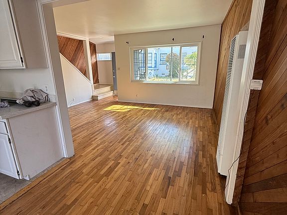 3rd image of 827 Pearl St #C