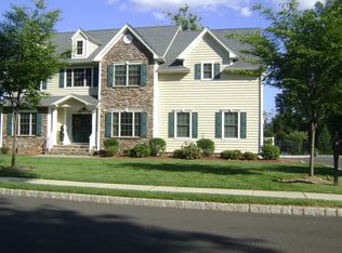 3 Hartman Ct, Clark, NJ 07066