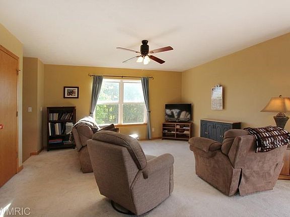 3rd image of 16361 Albrecht Ave NE
