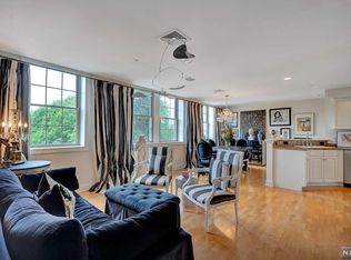 4402 Rio Vista Dr, Mahwah, NJ 07430