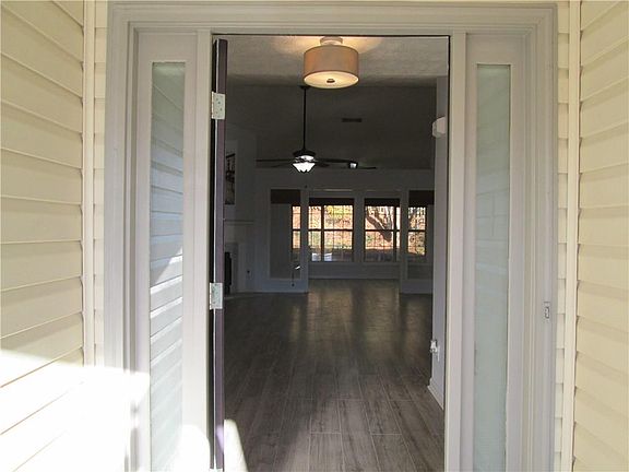 3rd image of 631 Tower Hill Ct