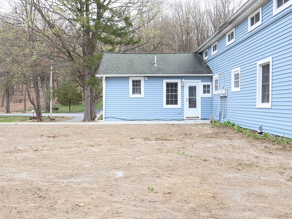 Here's the front of the apartment!