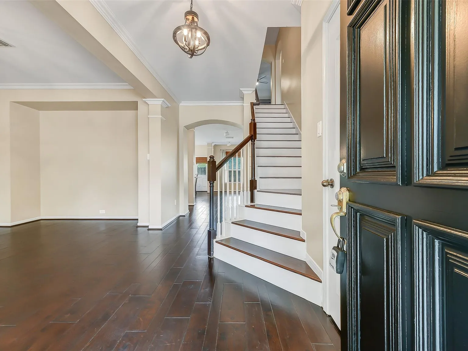 4 bed, 2.5 bath, 2838 sqft, $3,250 — Photo 2