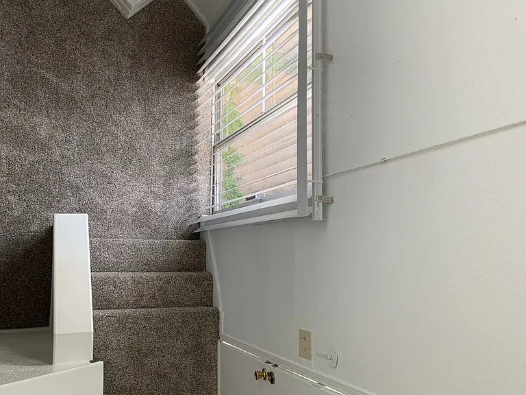 Emerald Cove Apartments — Photo 15