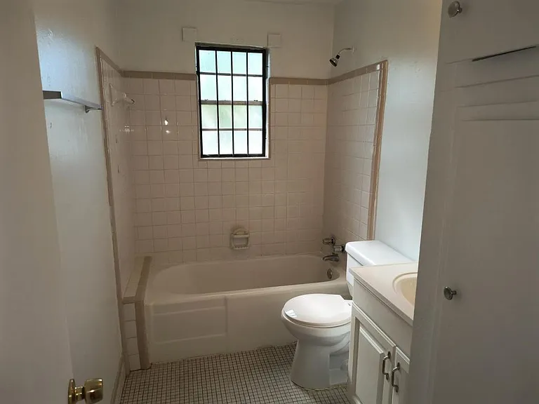 1332 Stilt St — Photo 6