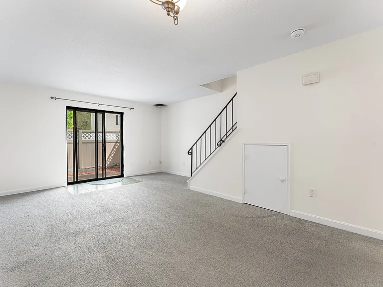 42 Village Brook Ln — Photo 4