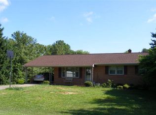 962 Sunnybrook Cir, Bassett, VA 24055