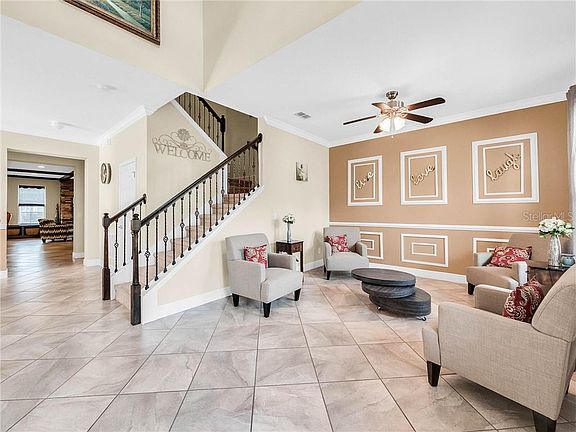 3rd image of 1056 Vinsetta Cir