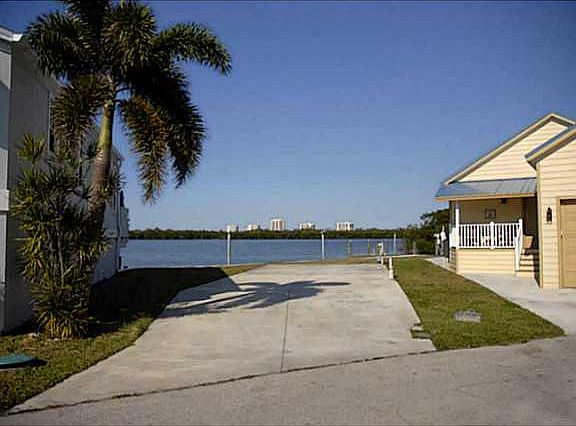 3rd image of 160 Nettles Blvd