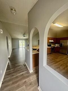 5th image of 361 Evergreen Cir