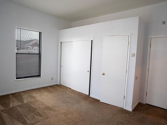 4th image of 905 E 11th St #5