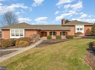 302 E Meadow Dr, Mechanicsburg, PA 17055