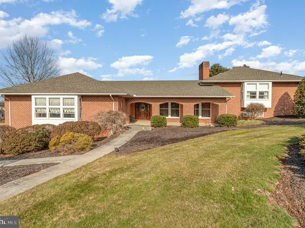 302 E Meadow Dr, Mechanicsburg, PA 17055