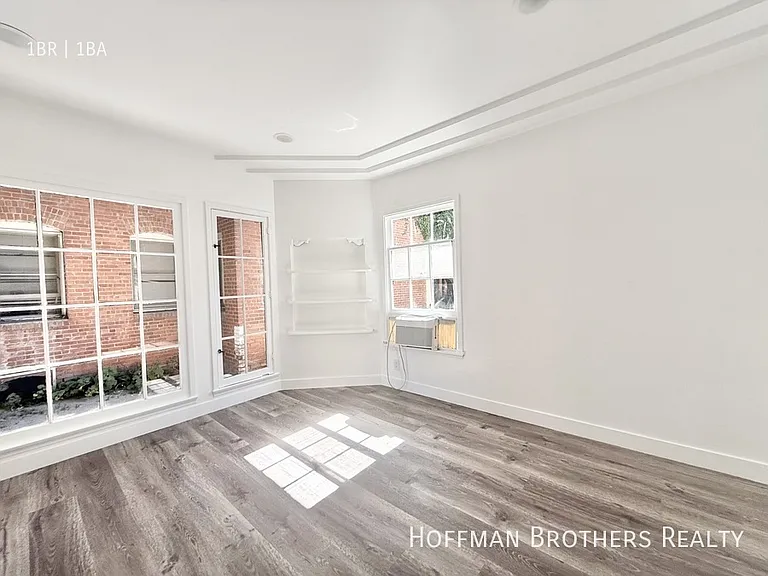 619 S Dunsmuir Ave — Photo 3