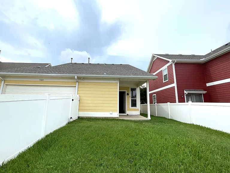 9109 Nathaniel Dr — Photo 30