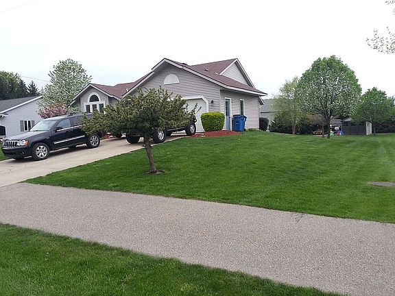 Great size yard with bike path