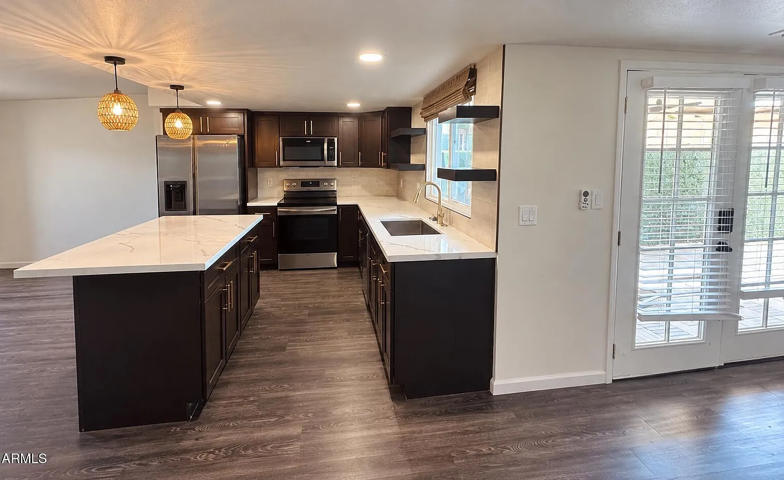 2 bed, 2.0 bath, 1352 sqft, $2,465 — Photo 2