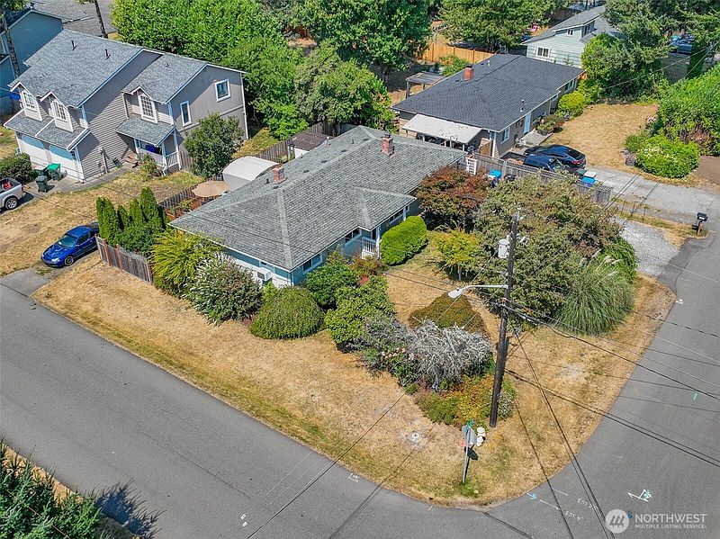 2nd image of 1815 Curtis Court SE