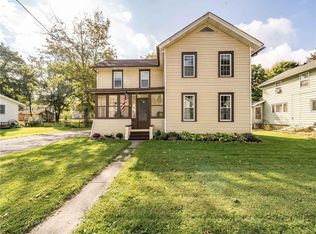 20 Maple Ave, Le Roy, NY 14482