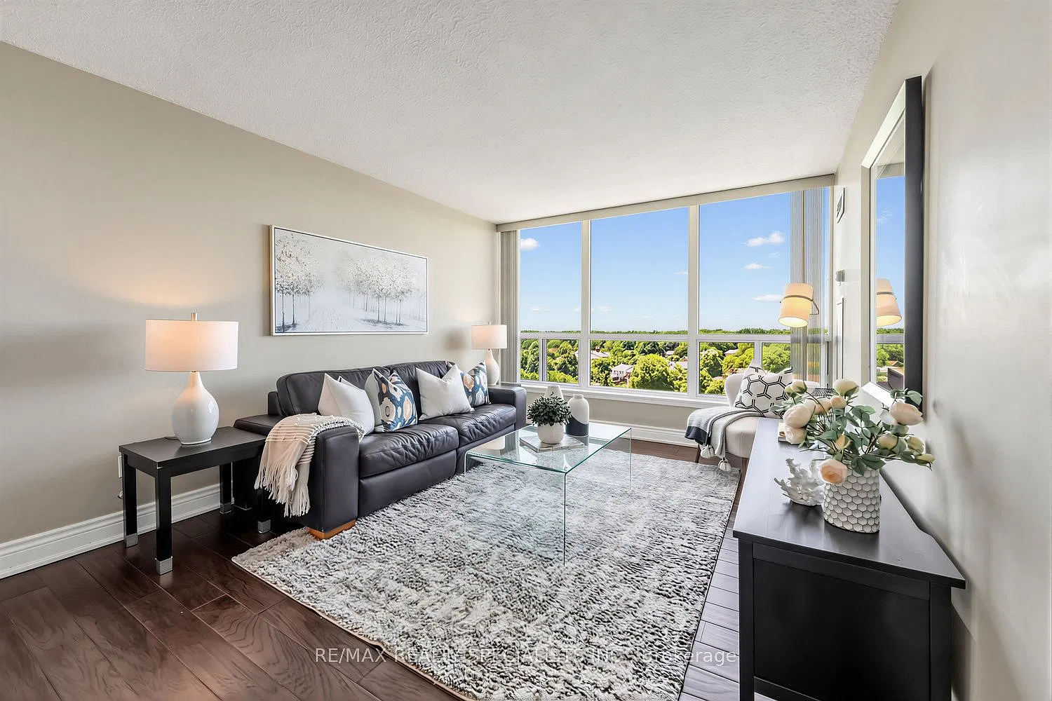 2 bed, $2,500 — Photo 2