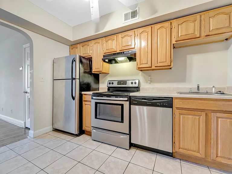1200 Penn St NE #1 — Photo 8