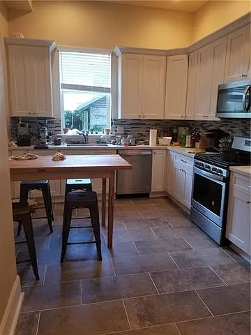 4325 Loyola Ave — Photo 3