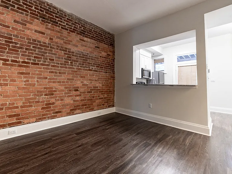 Lockerbie Court on Mass Ave — Photo 21