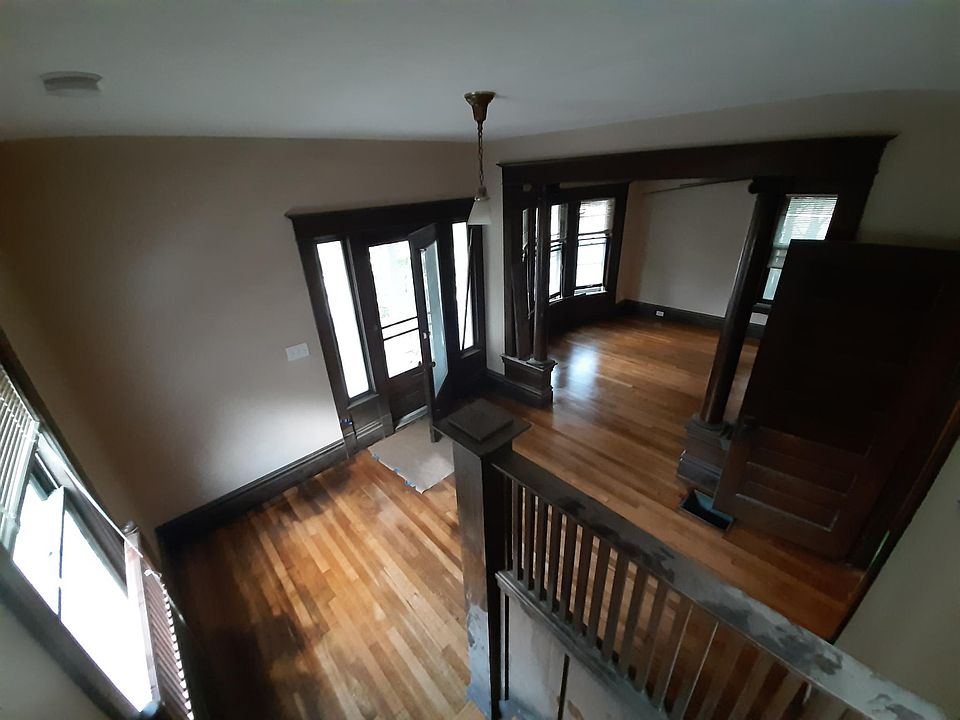 1st image of 619 Lafayette Ave NE