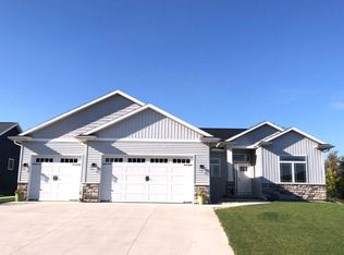 2636 W Fallen Oak Dr, Appleton, WI 54913