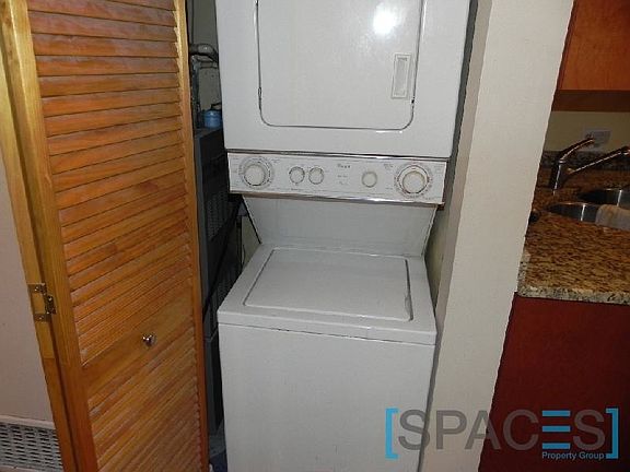 5th image of 846 W Cornelia Ave #17