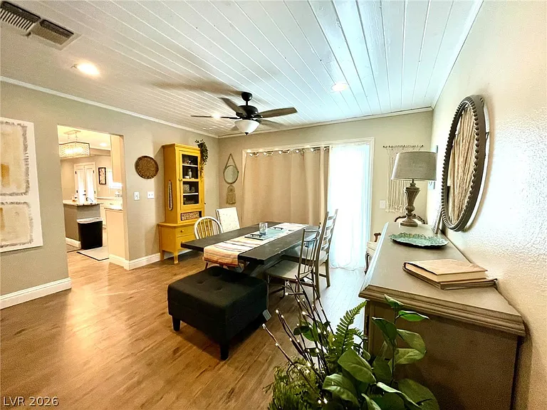 2246 Windsor Dr — Photo 8