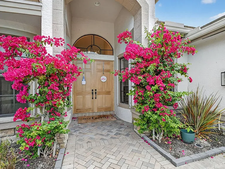 10337 Trianon Pl — Photo 2
