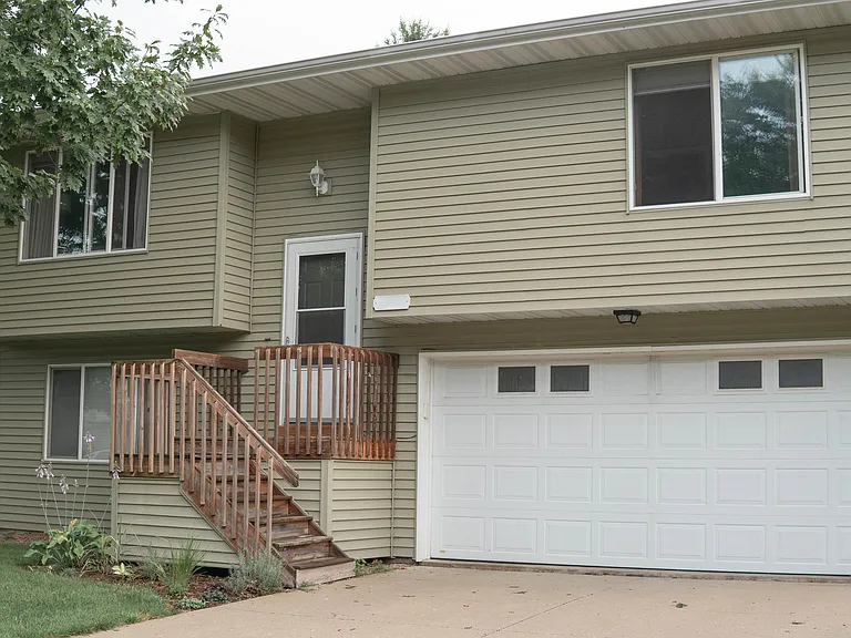 846 Sandusky Dr — Photo 3