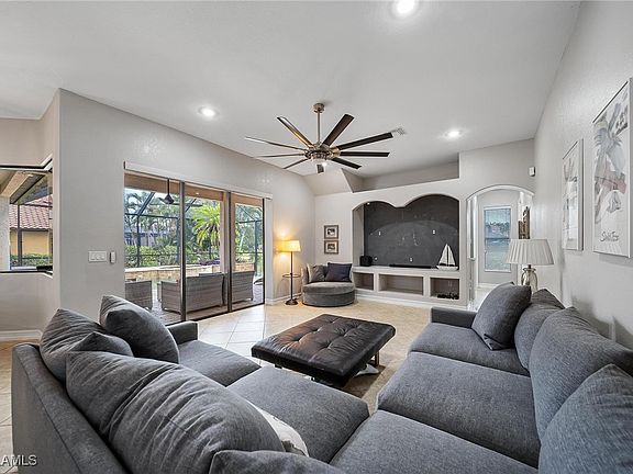 4th image of 5214 SW 22nd Ave