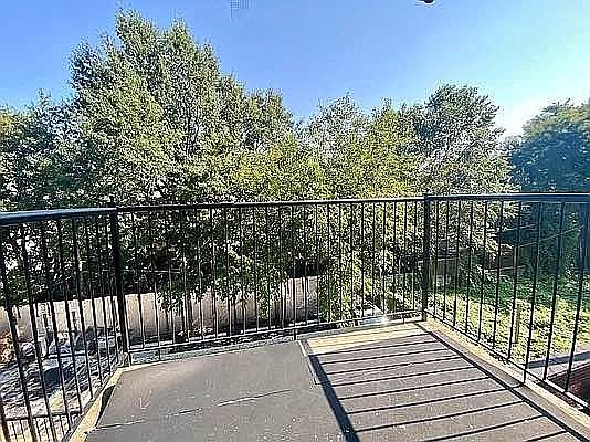 5th image of 257 15th St APT 302